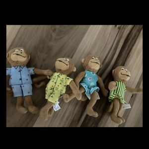 Five Little Monkeys Jumping on the Bed Set Of 4 Plush Finger Puppets Merrymakers